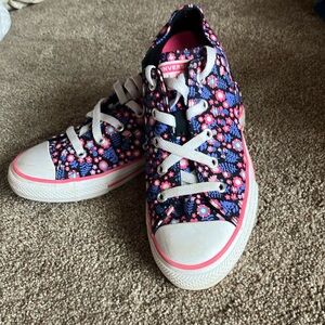 Converse pink and purple flowers worn once size 3